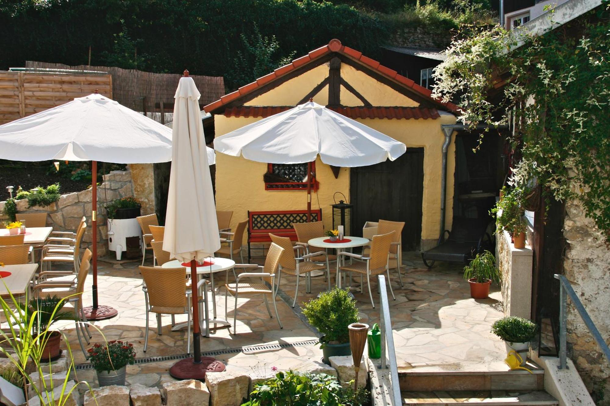 Gasthof Zum Brunnen Mornsheim Exterior photo