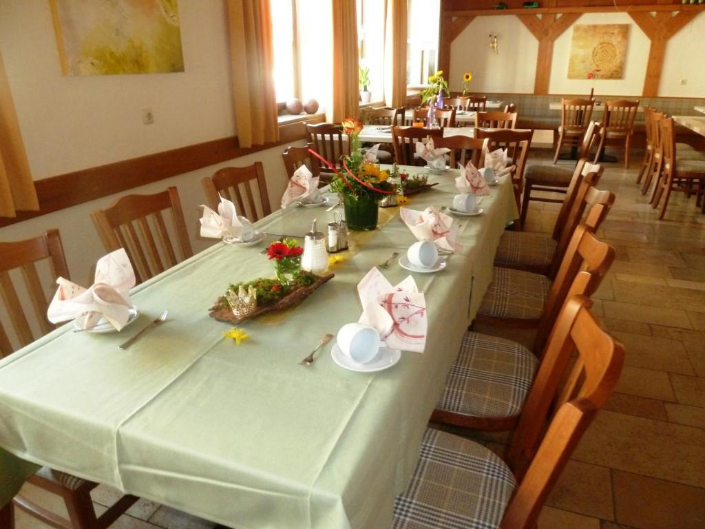 Gasthof Zum Brunnen Mornsheim Exterior photo