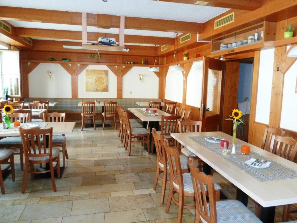 Gasthof Zum Brunnen Mornsheim Exterior photo